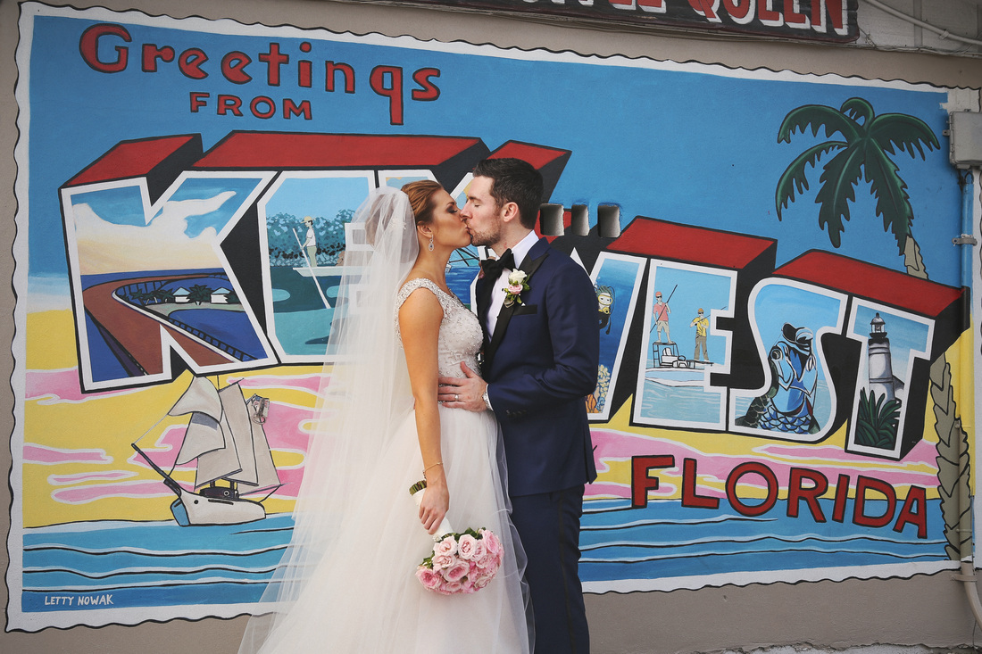 Key West sign, wedding photo, bride and groom kissing, Key West wedding photographers, weddings by romi, romi burianova, miami wedding photographer